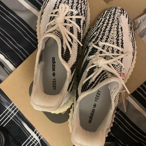 Yeezy 350 Boost V2 “Zebra” - Picture 2 of 4